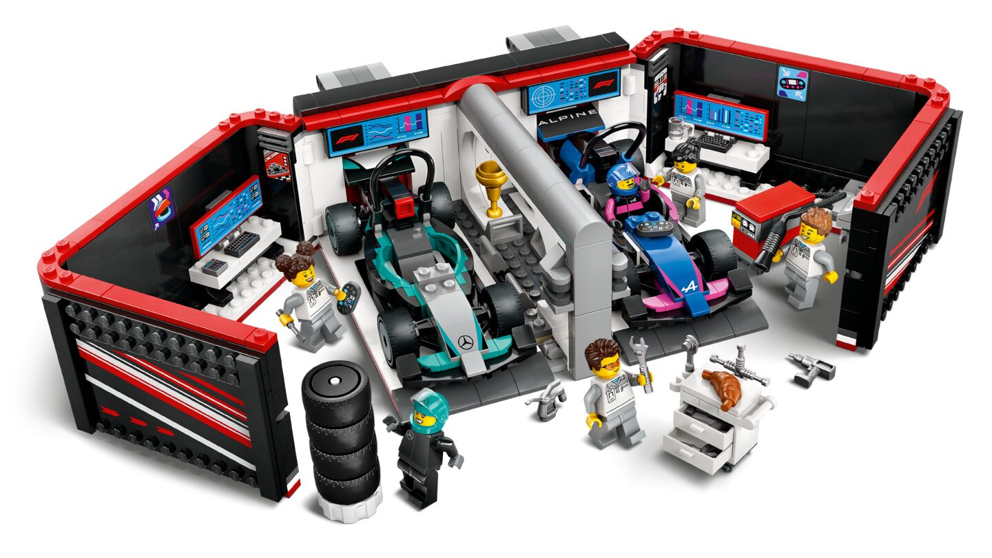 F1® garage met Mercedes-AMG en Alpine auto's — Afbeelding 3