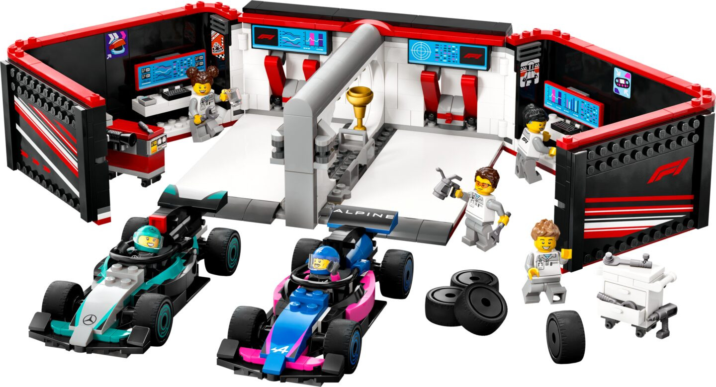 F1® garage met Mercedes-AMG en Alpine auto's — Afbeelding 1