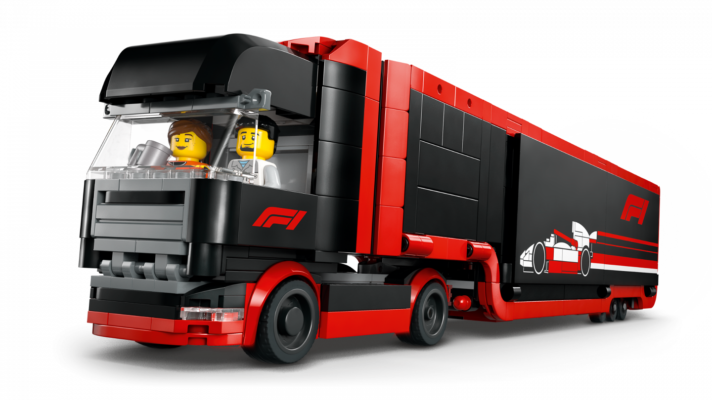 F1® truck met RB20 en AMR24 F1® auto's — Afbeelding 6