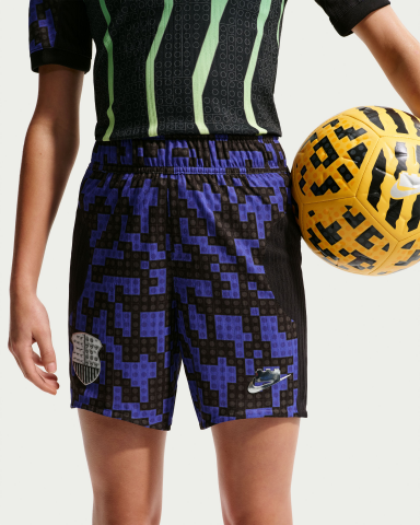 Nike x LEGO collectie Aero-FIT short voor oudere kinderen